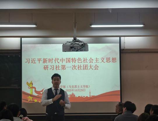 一群人站在台上演讲
AI 生成的内容可能不正确。
